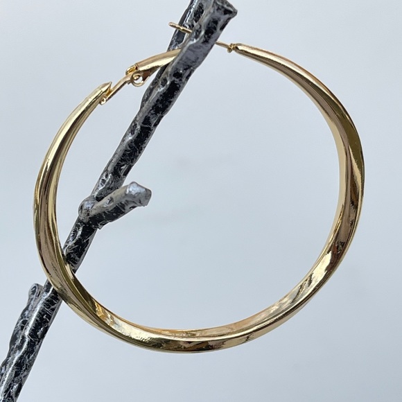 NEW 18K Gold Plated Chunky Big Circle Drop Hoop Earrings 2 1/4” - Picture 13 of 14